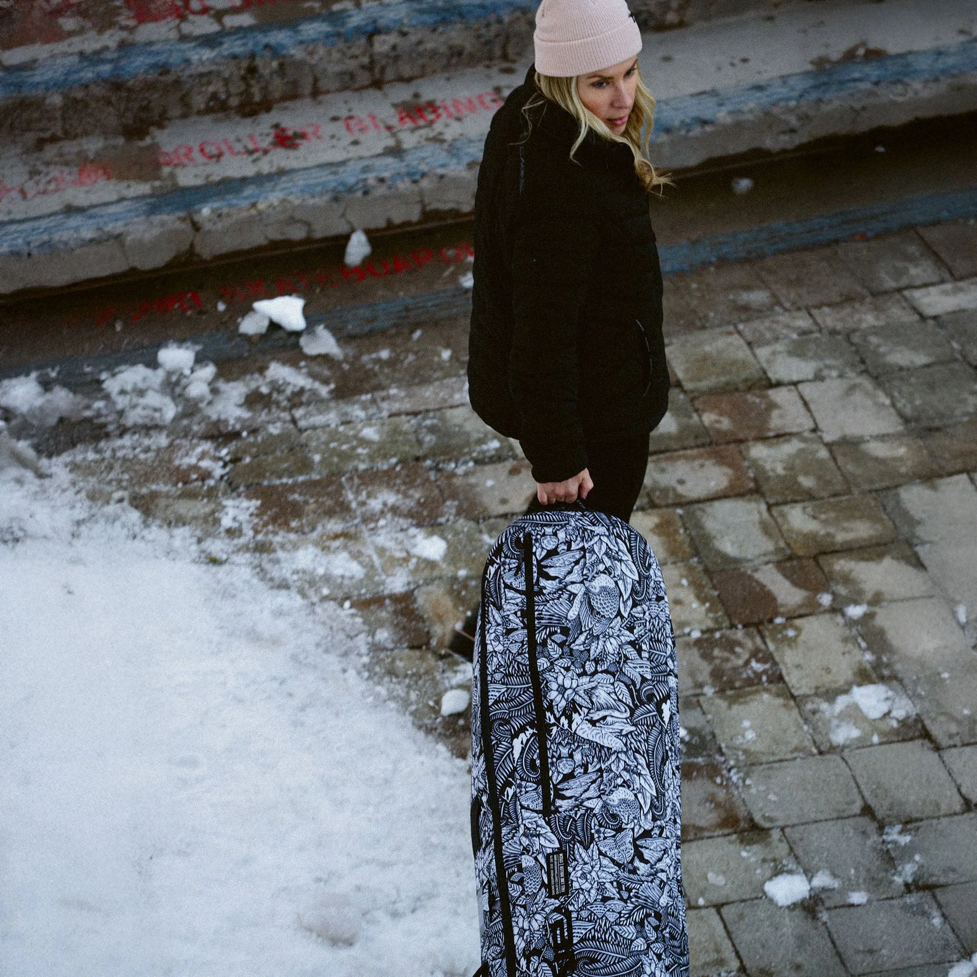 Dakine Fall Line Ski Roller Bag - Image 3